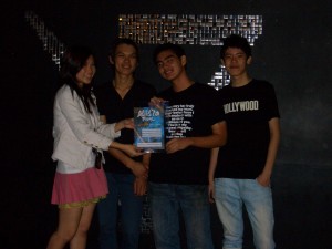 Team Happy. From right to left: Leslie Cheong (Sagat), Ho Kun Xian (Akuma), Tommy (Chun)